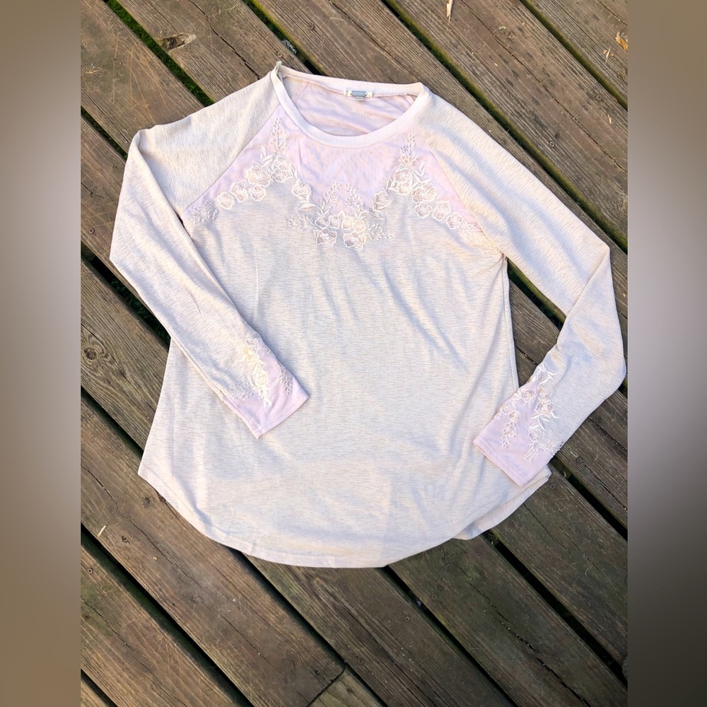 Buckle Gimmicks Cream Long Sleeve Tee with Embroidered Flowers and Mesh details